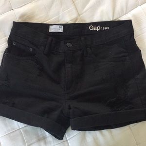 GAP black distressed jean shorts size 26